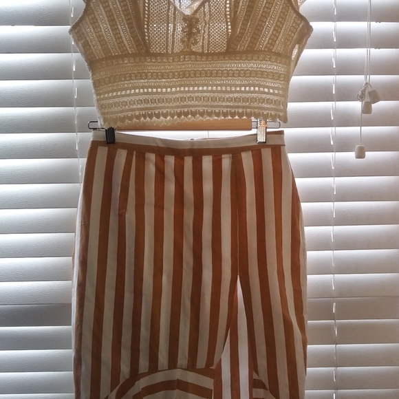 Knitted crop top with side zipper closure. - Picture 4 of 4